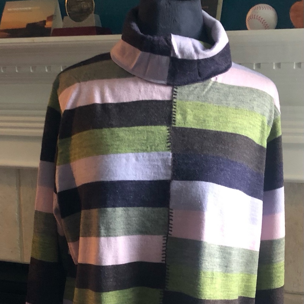 JM Sweater Women’s Stripped Turtleneck Acrylic And Wool Size XL Long Sleeve = M